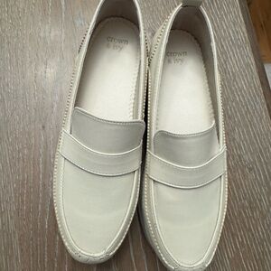 Crown & Ivy Beige Slip-On Women’s platform loafers, size 7.5